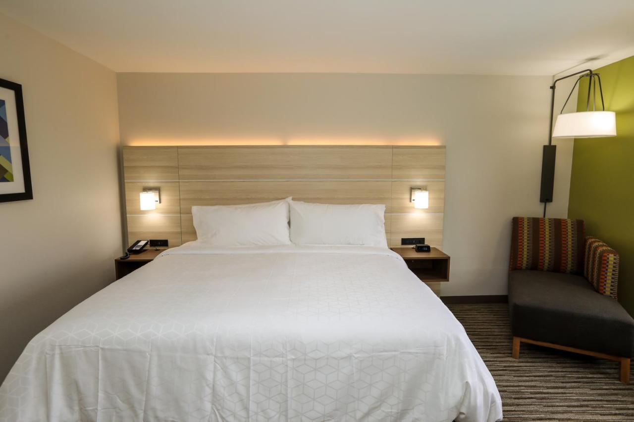 Holiday Express I-35 By Ihg Hotel 3*
