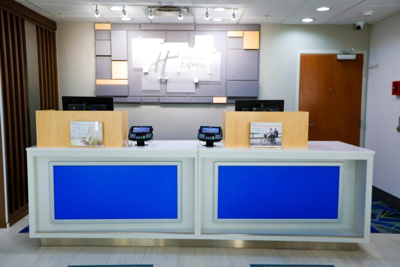 Express I-35 By Ihg Hotel 3*